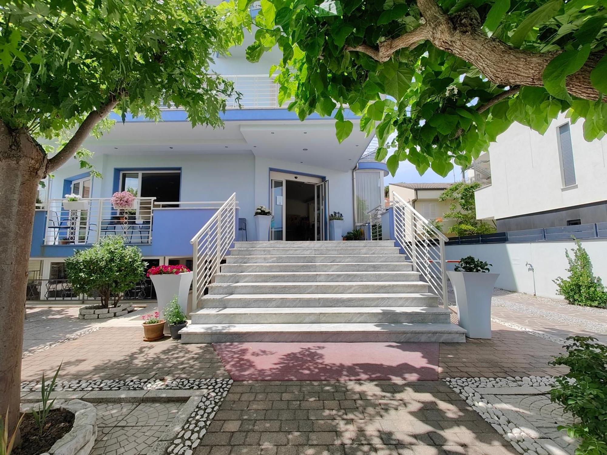 Hotel Moderno - Bed & Breakfast Червия Екстериор снимка