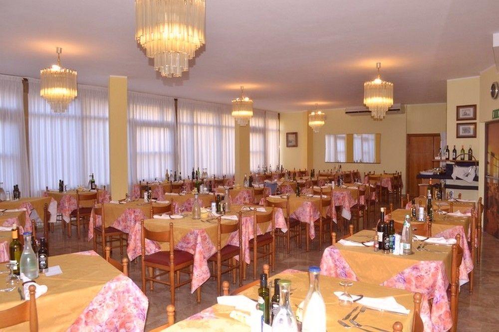 Hotel Moderno - Bed & Breakfast Червия Екстериор снимка