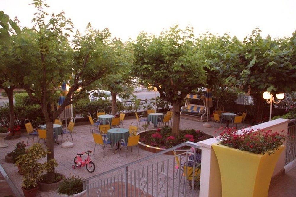 Hotel Moderno - Bed & Breakfast Червия Екстериор снимка