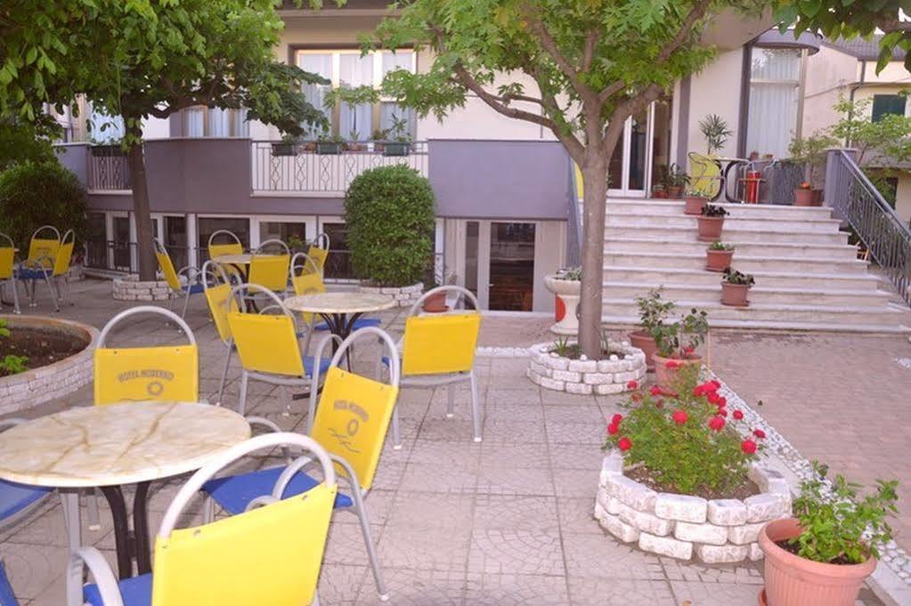 Hotel Moderno - Bed & Breakfast Червия Екстериор снимка
